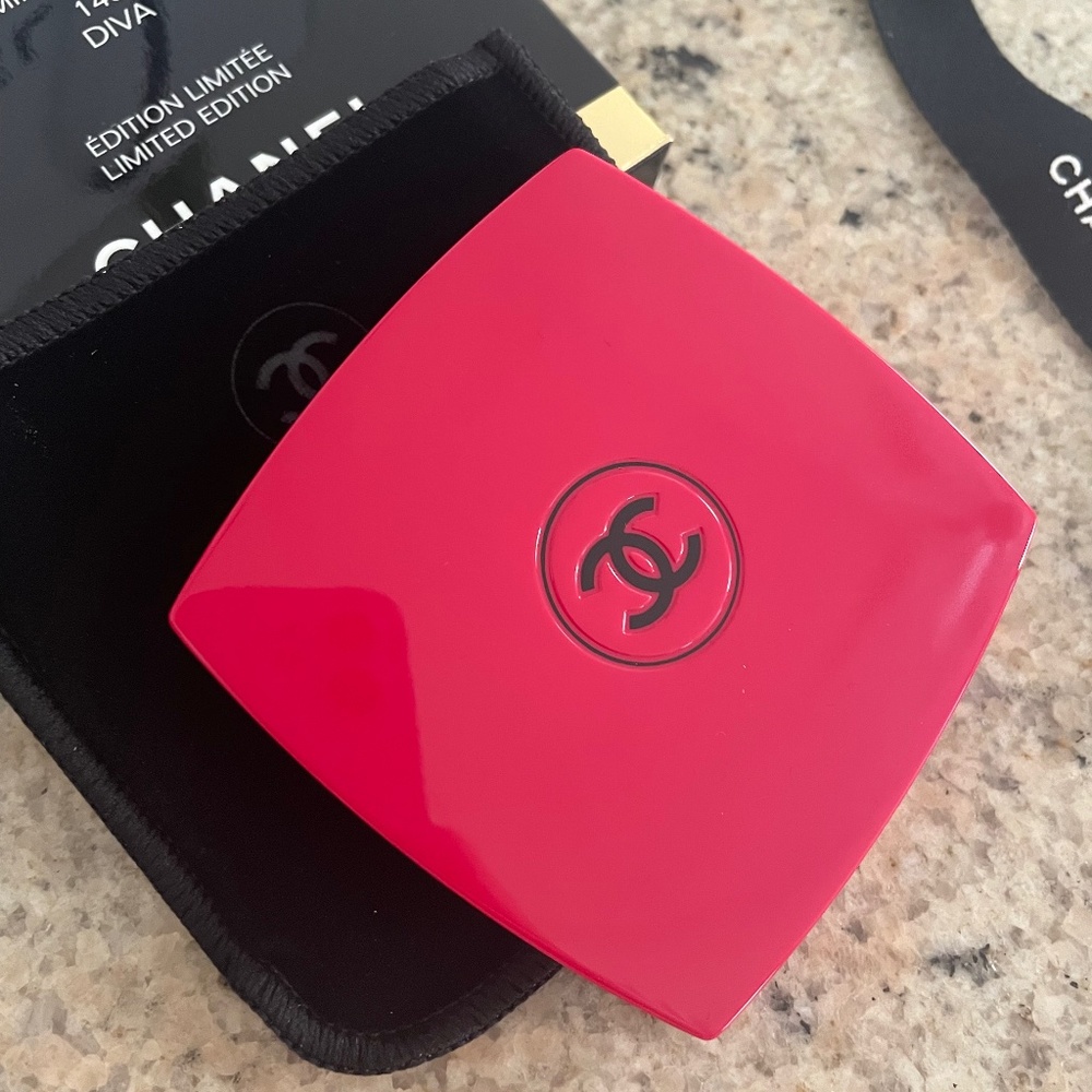 Chanel limited edition compact mirror Diva